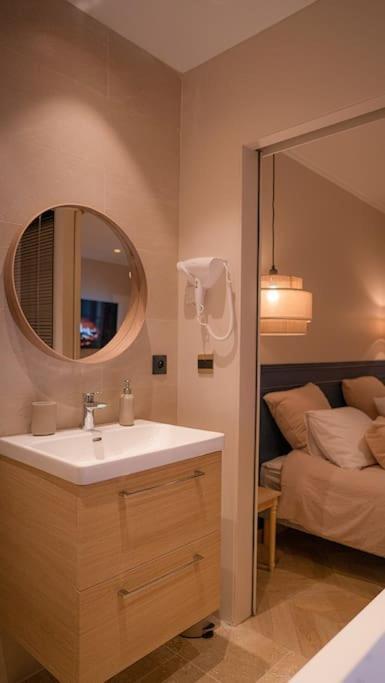 Collobrières Suite De Luxe Jacuzzi Balneo,King Size Bed מראה חיצוני תמונה